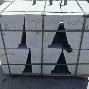 抚顺 芝麻白异形坐凳，石凳