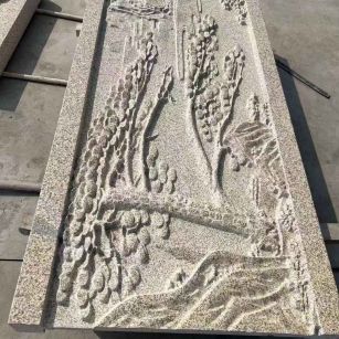 抚顺 黄金麻雕刻板浮雕迎客松