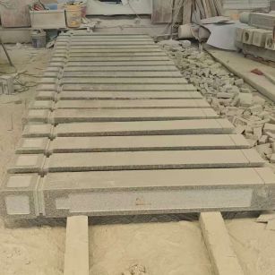 抚顺 芝麻白异形加工雕刻-栏杆大柱，方柱