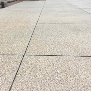 抚顺 黄金麻花岗岩石板材荔枝面地面铺装效果