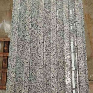 抚顺 芝麻白花岗岩荔枝面雕刻盲道，盲条