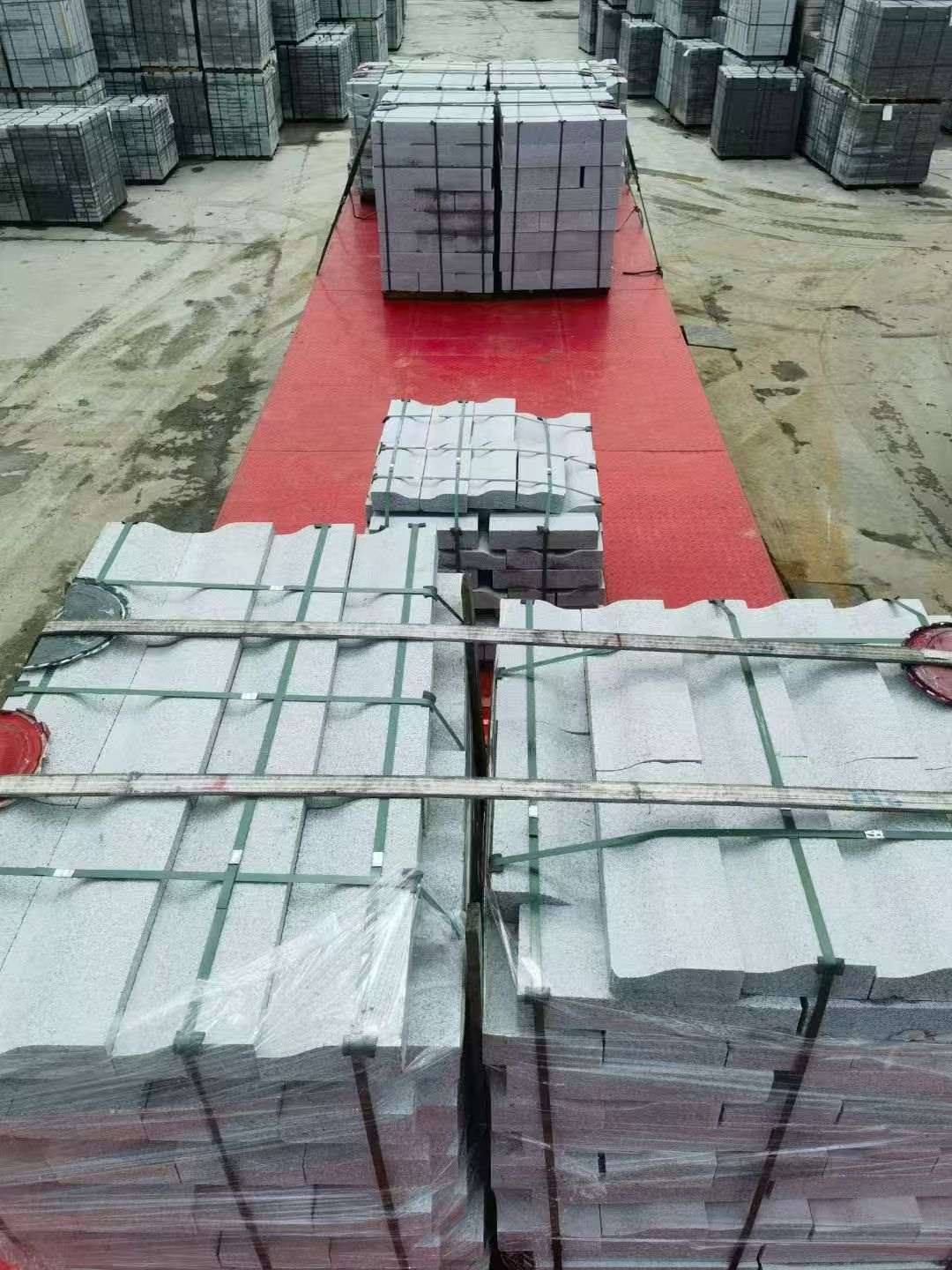 抚顺 芝麻白仿形加直形路沿石出货日常