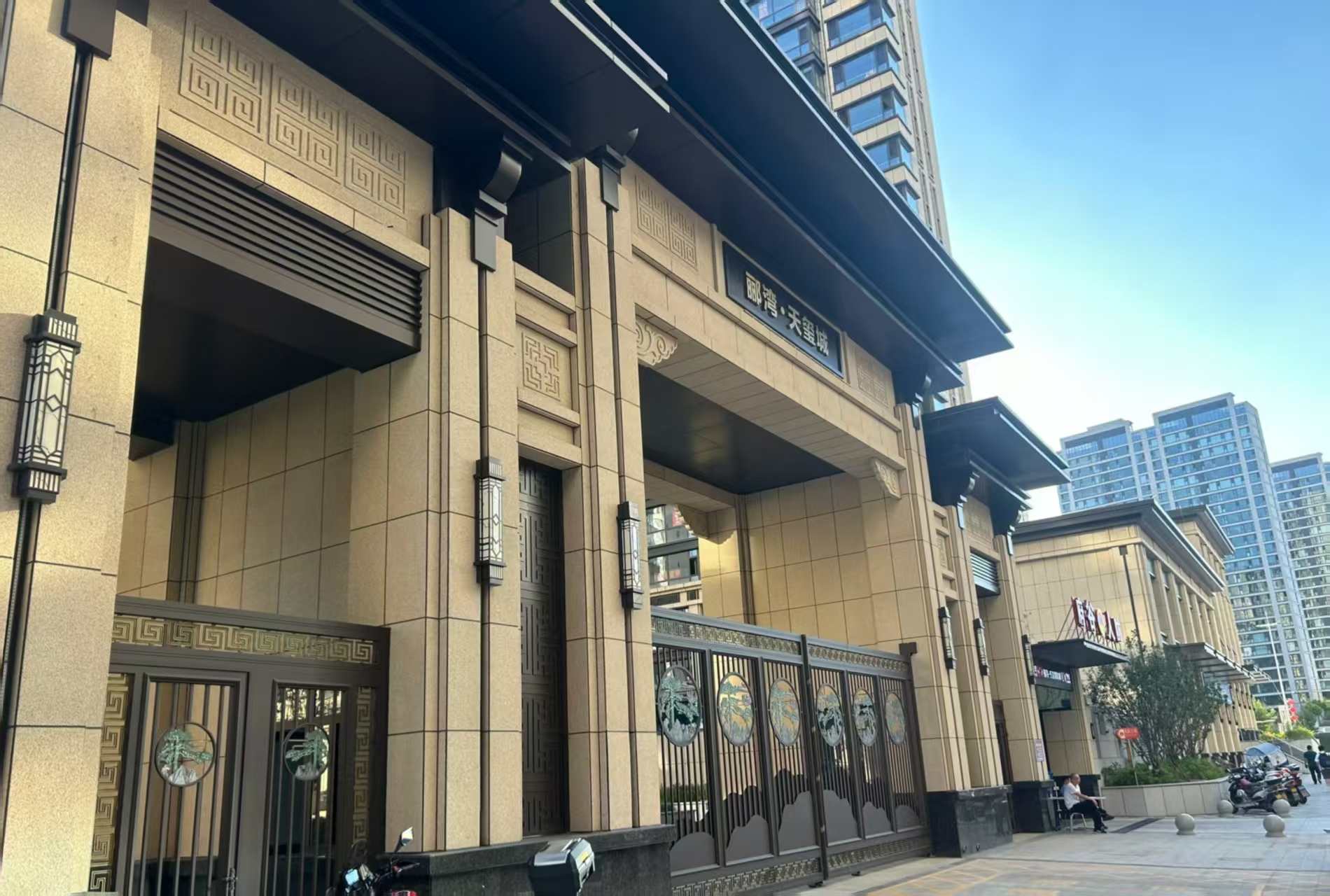 抚顺 黄金麻花岗岩荔枝面小区门楼外墙干挂