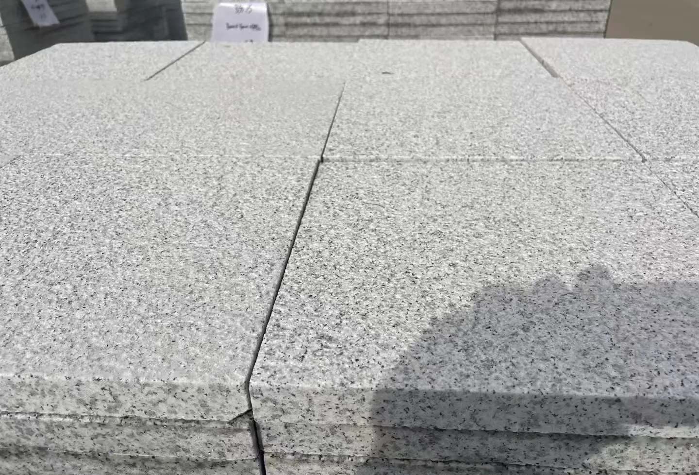 抚顺 白麻花岗岩石材推荐 荔枝面地铺石