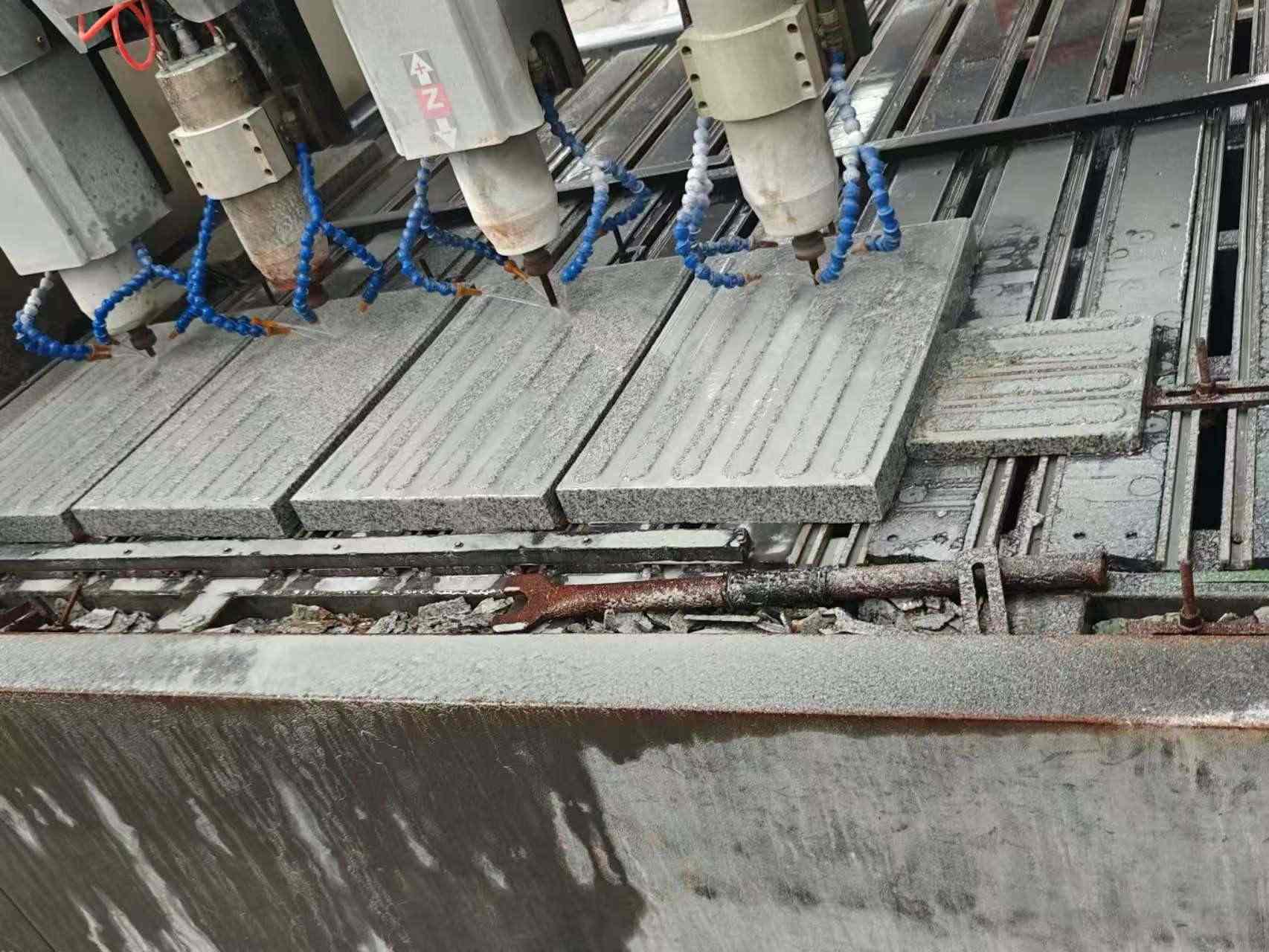 抚顺 芝麻白花岗岩荔枝面盲道雕刻