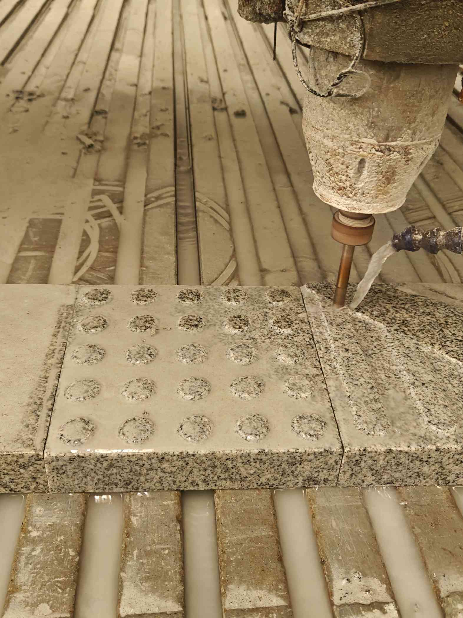 抚顺 芝麻白花岗岩石材盲人石、盲道石、盲点石