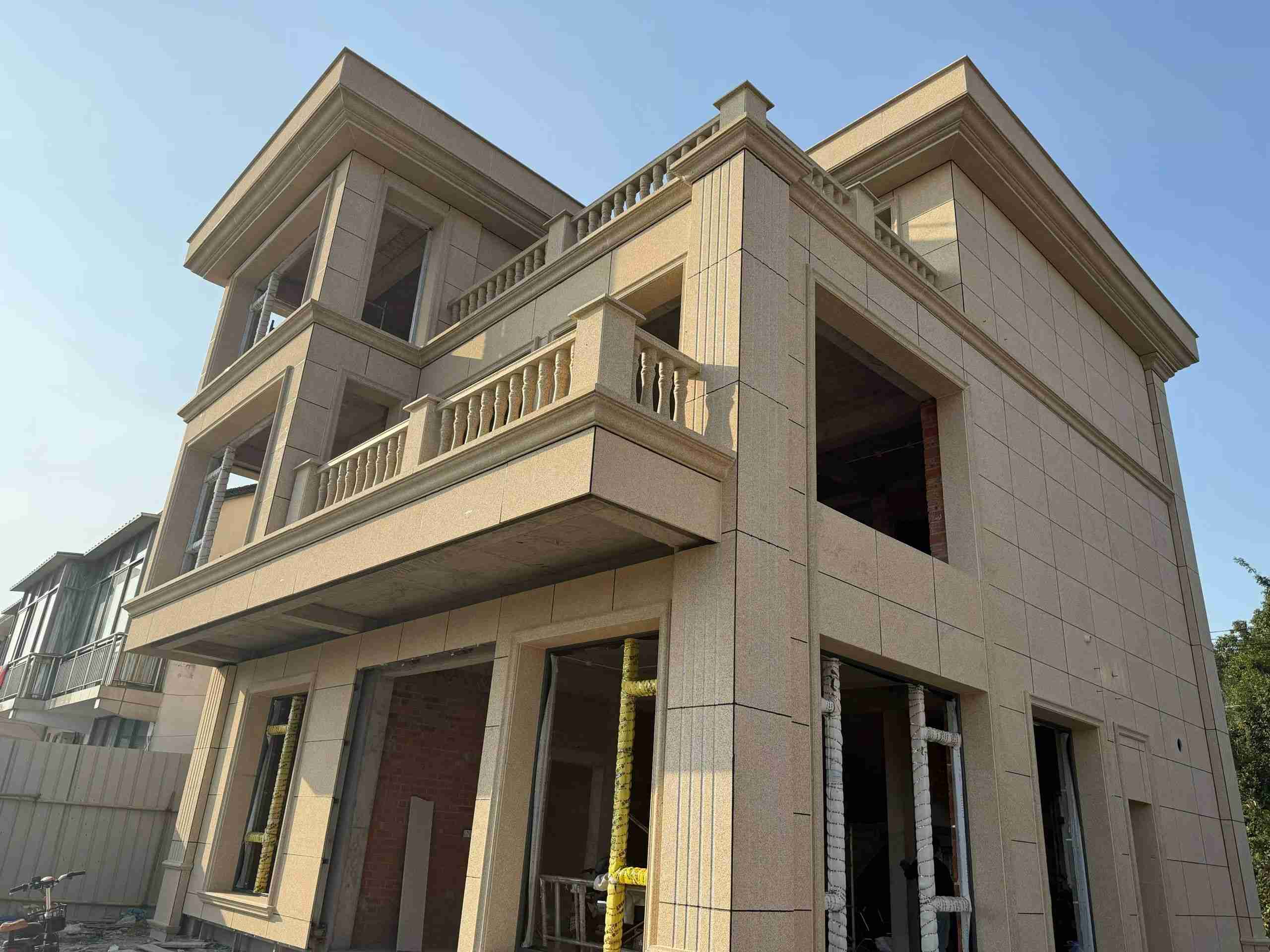 抚顺 黄金麻花岗岩石材荔枝面外墙干挂效果展示