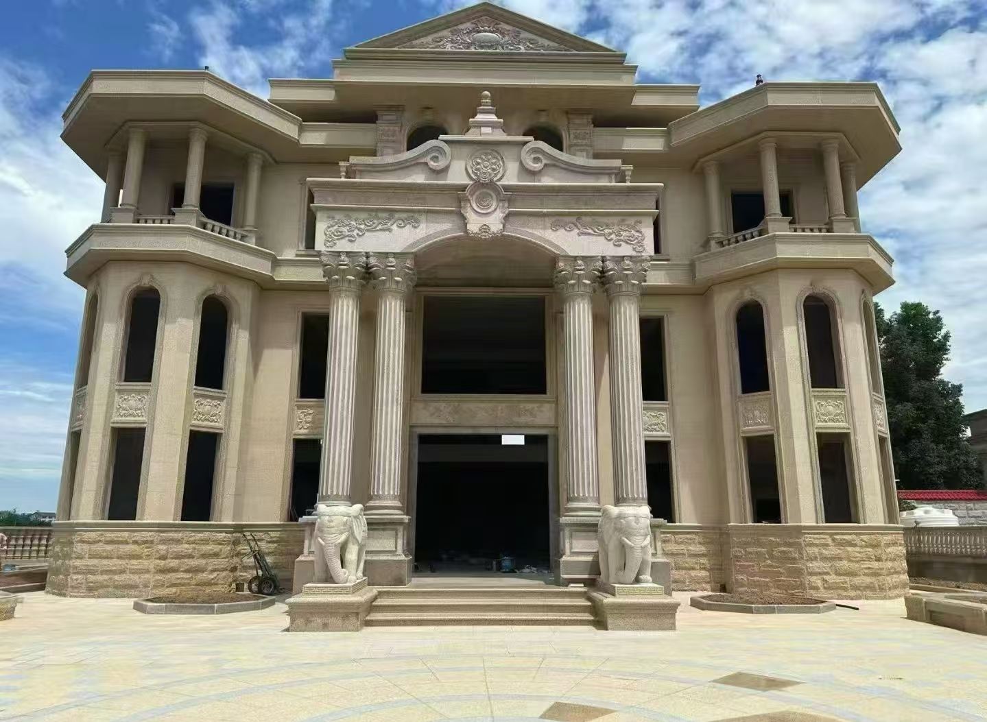 抚顺 黄金麻别墅外墙干挂，大柱，大象，蘑菇石，雕花板