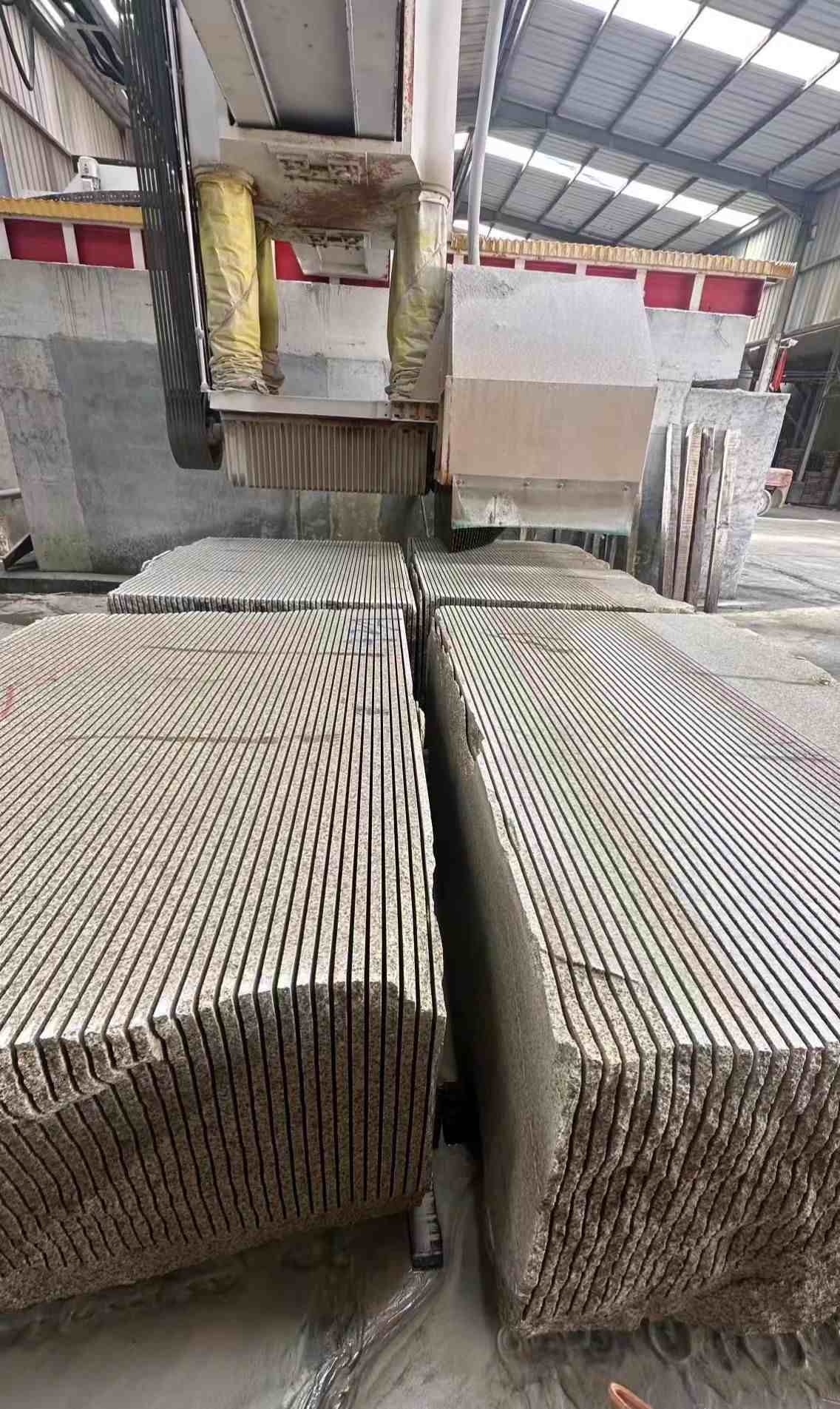 抚顺 车间生产日常，黄金麻白麻花岗岩