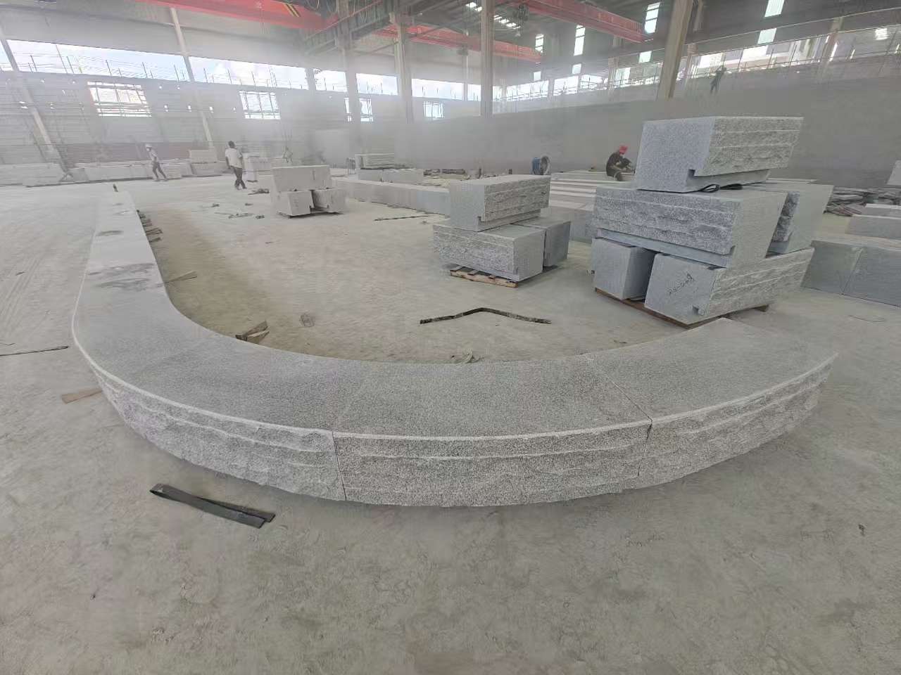 抚顺 芝麻白异形坐凳，自然面光面弧形加工