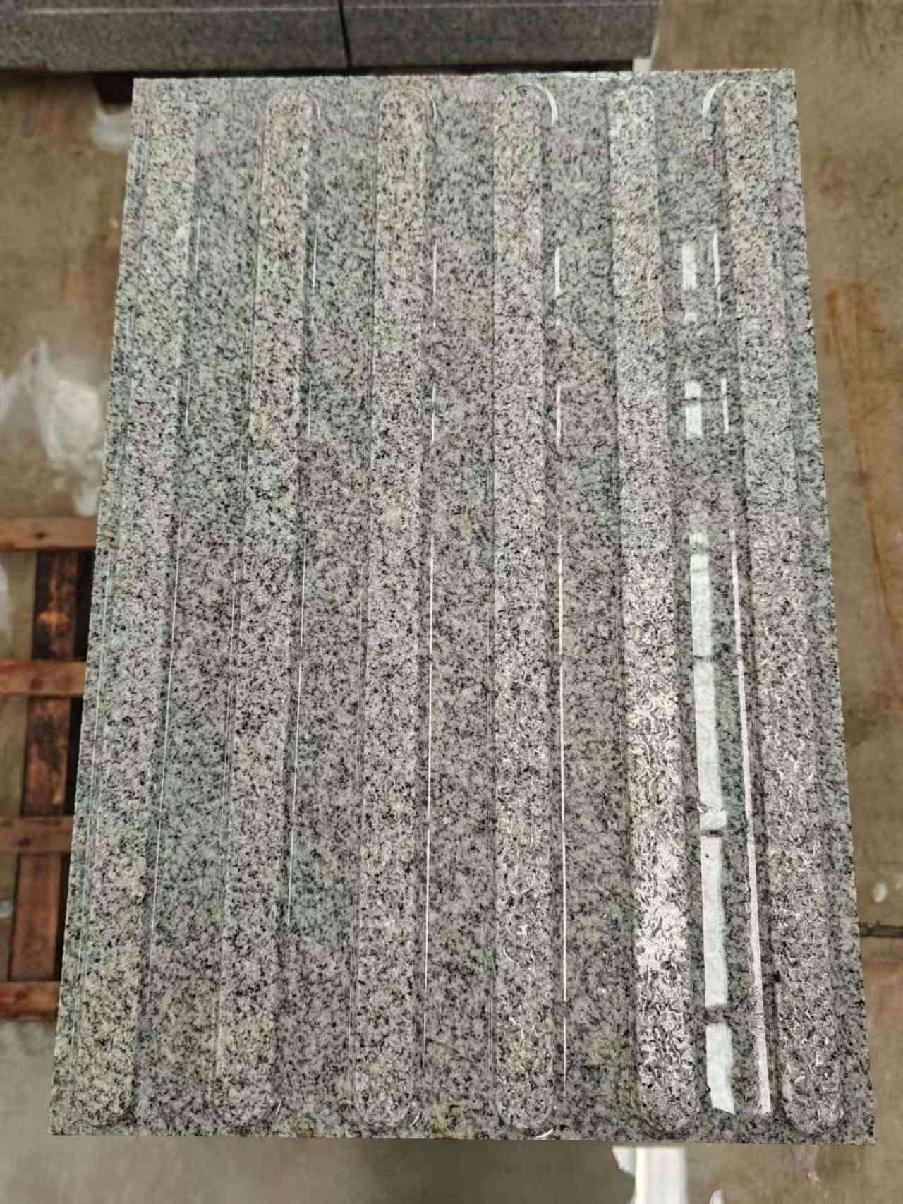 抚顺 芝麻白花岗岩荔枝面雕刻盲道，盲条