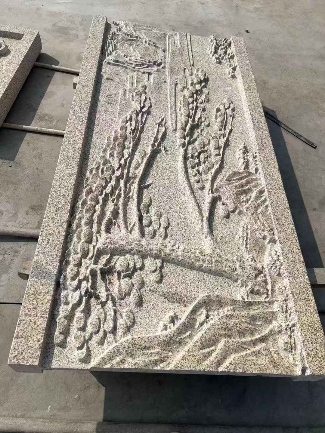 抚顺 黄金麻雕刻板浮雕迎客松