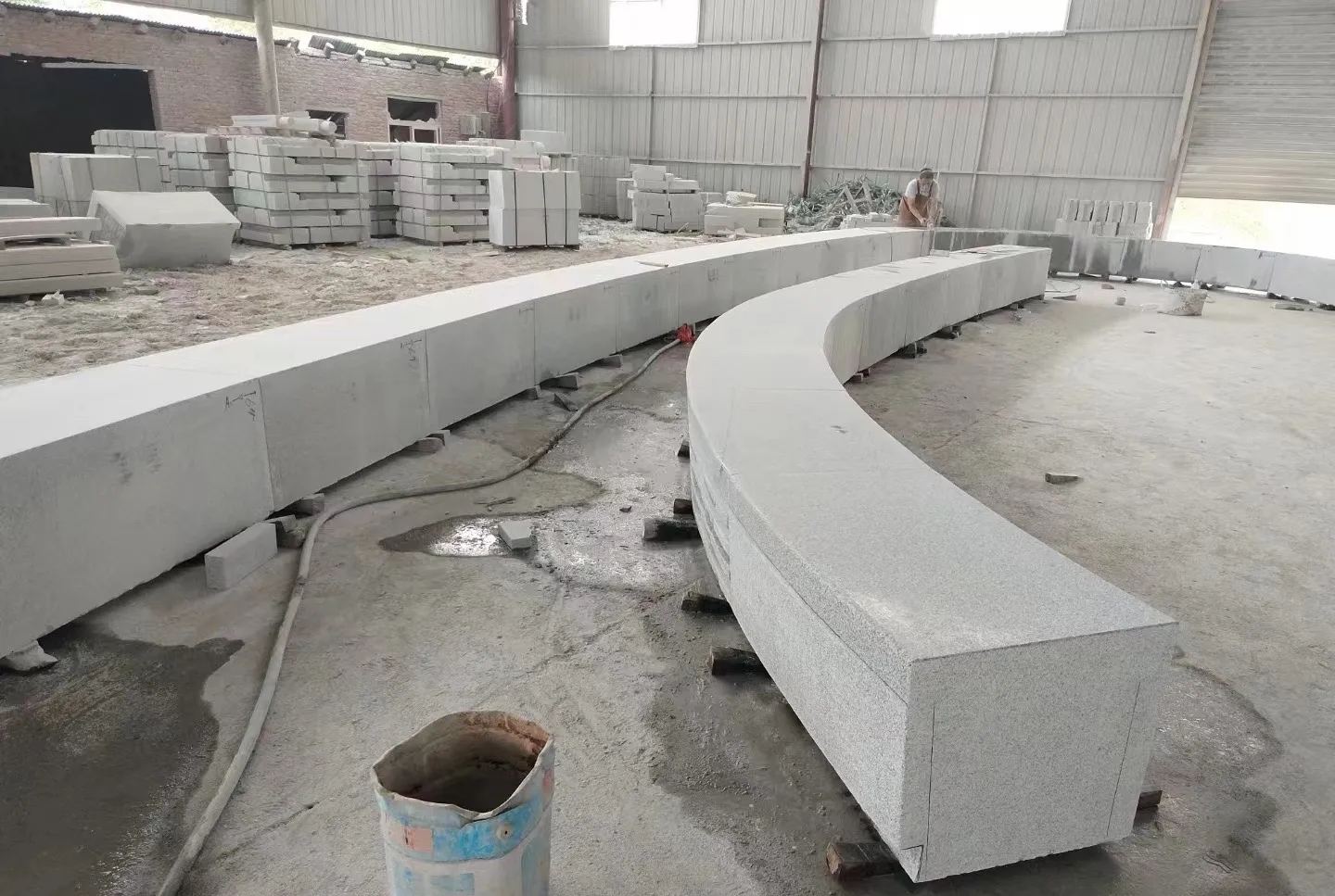 抚顺芝麻白花岗岩石板材 园林光面弧形坐凳