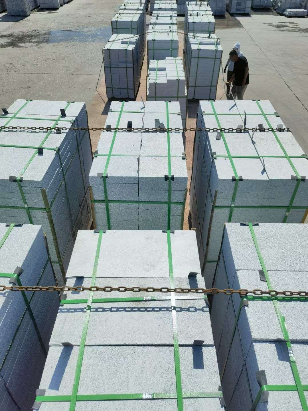 抚顺 芝麻白花岗岩5公分地铺石 花岗岩厂家工厂装车日常