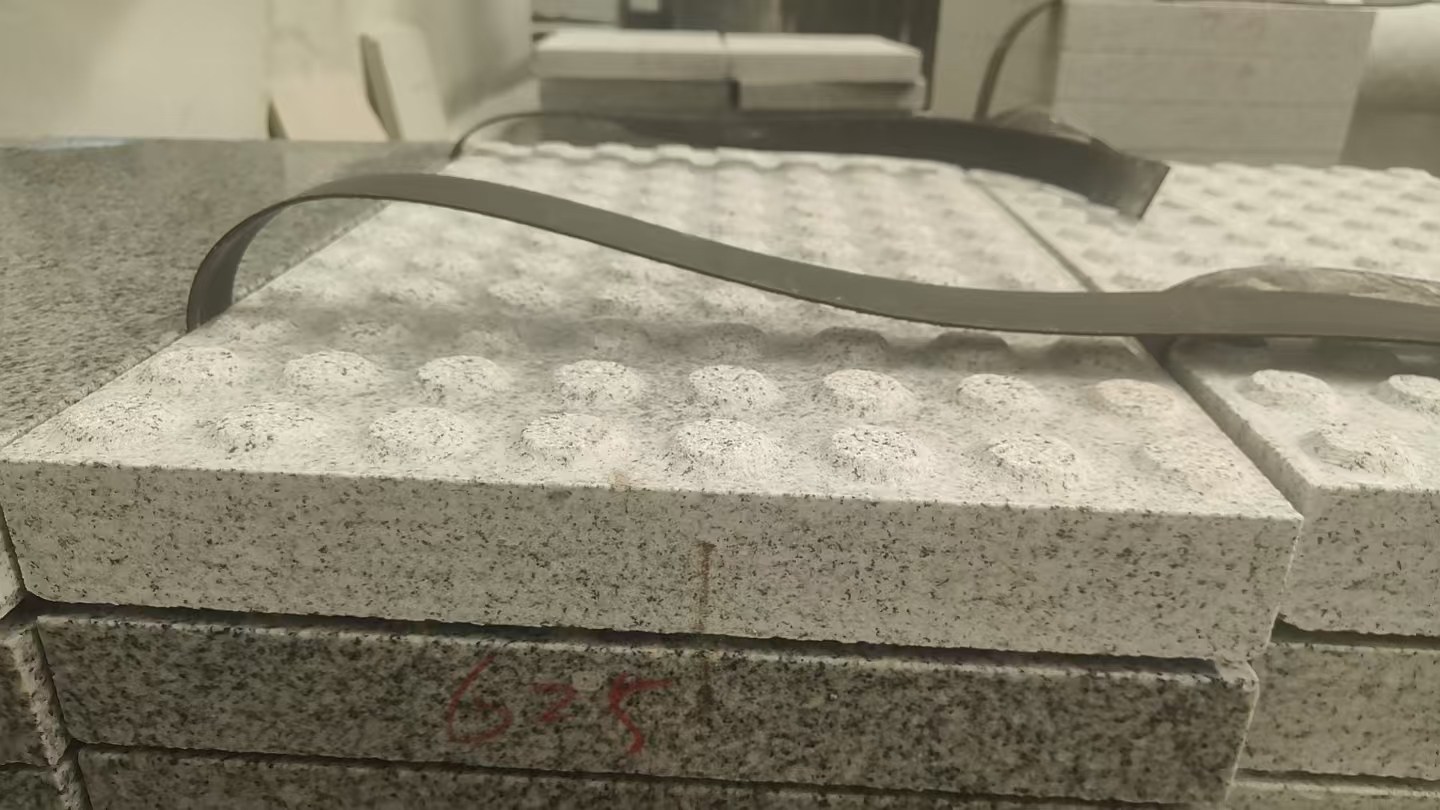 抚顺 芝麻白花岗岩6.0公分荔枝面五轴加工雕刻盲点
