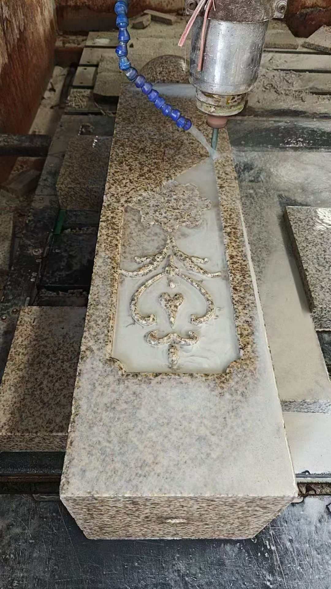 抚顺 黄金麻花岗岩异形加工雕刻栏杆大柱