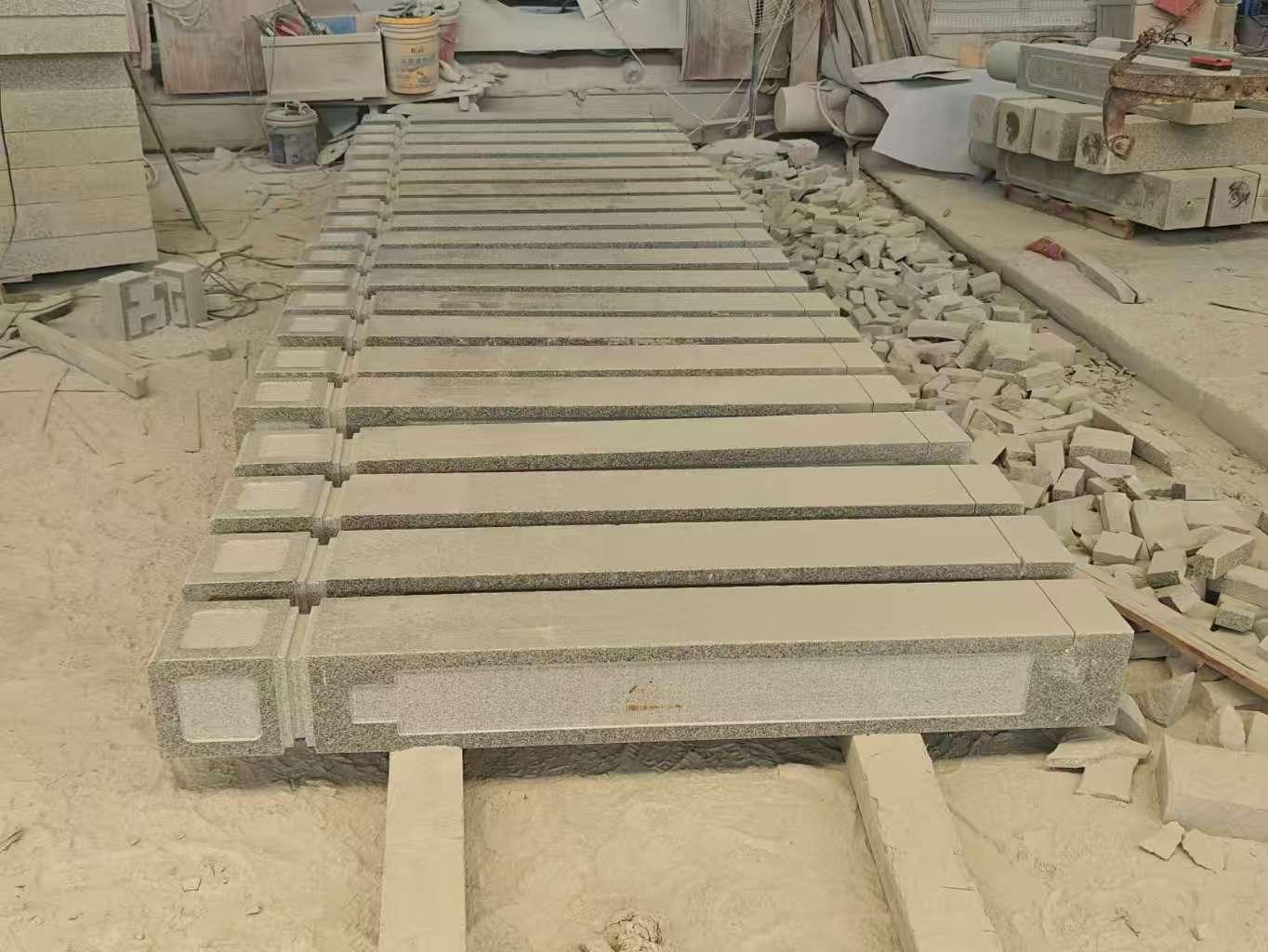 抚顺 芝麻白异形加工雕刻-栏杆大柱，方柱